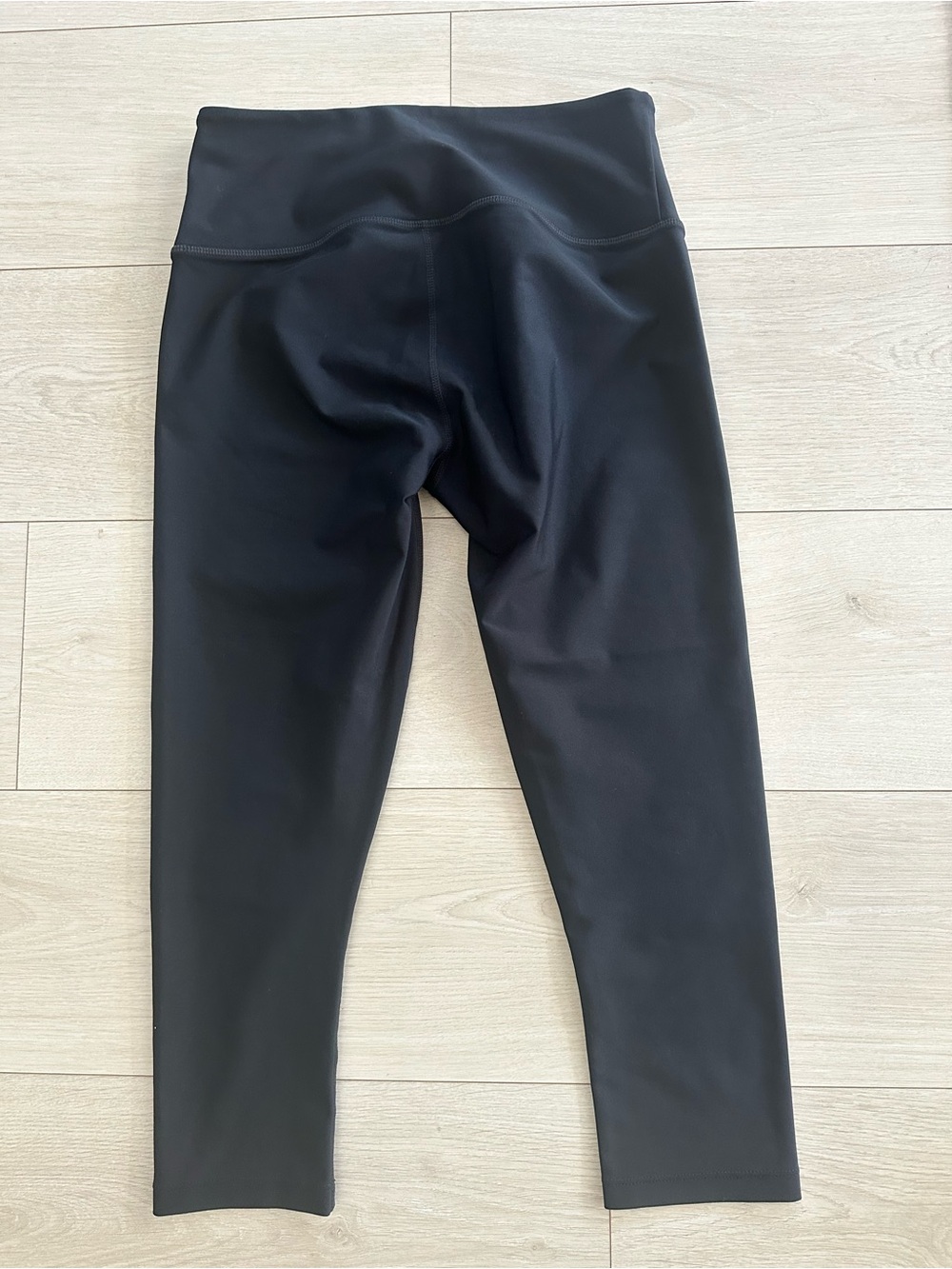 Oakley Women’s Black Performance High-Rise CAPRI Leggings - Picture 2 of 3